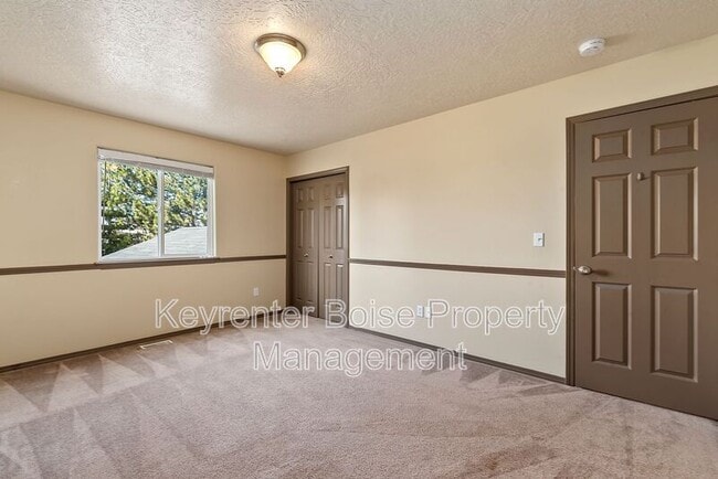 Building Photo - 3354 W Wave Dr