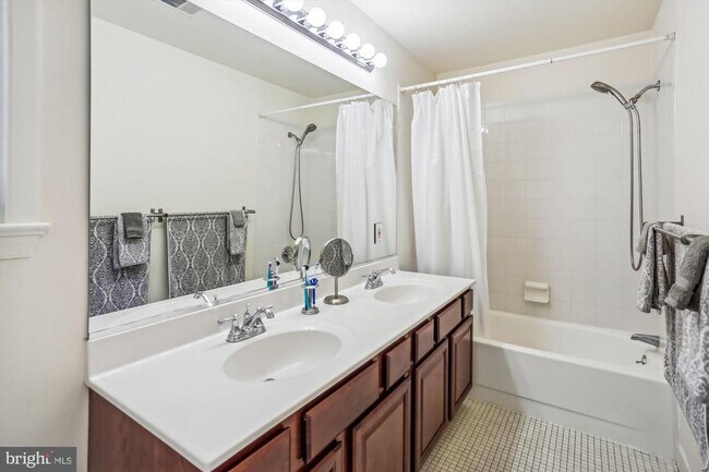 Building Photo - 8901 Montgomery Ave