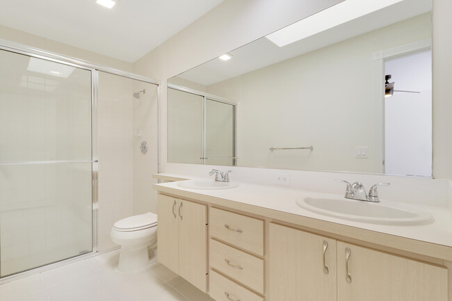 Building Photo - 11301 Myrtle Oak Ct