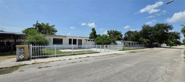 Building Photo - 2230 Service Rd