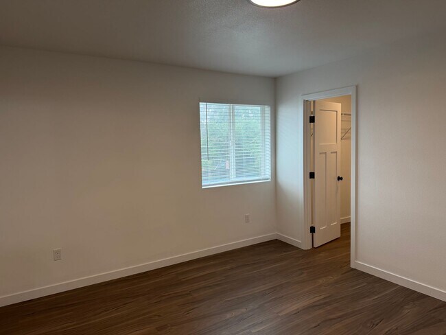 Building Photo - Brand new 3 bedroom 3 full bath townhouse in Thurston! MOVE IN SPECIAL!