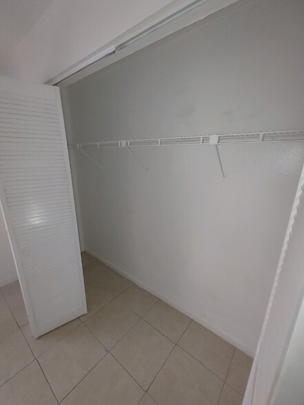 Building Photo - 4394 N Federal Hwy