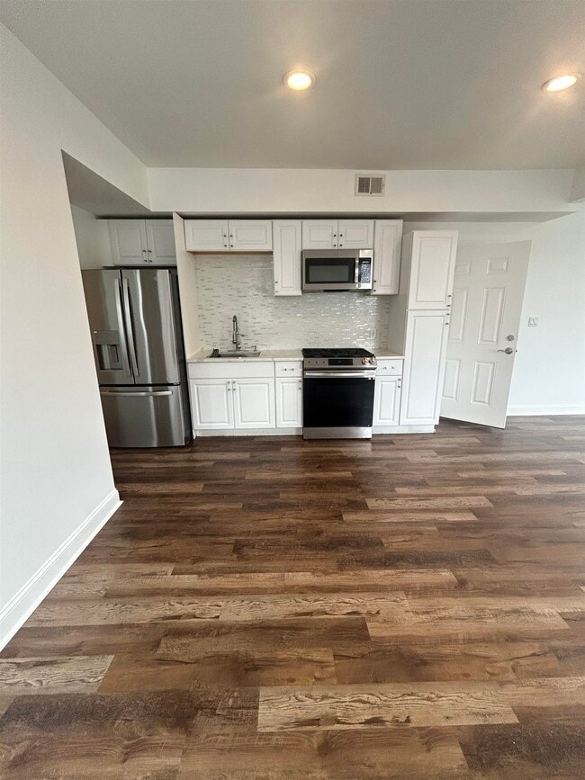 Building Photo - 799 Kearney Ave