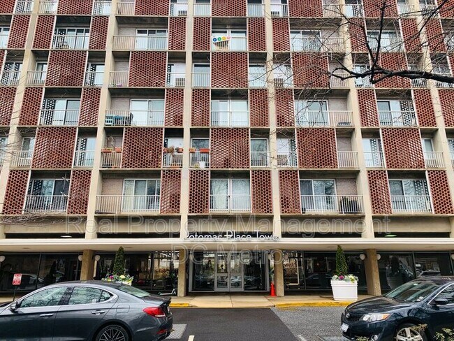 Building Photo - 800 4th St SW