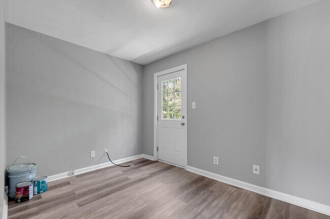 Building Photo - 27 Sierra Rd