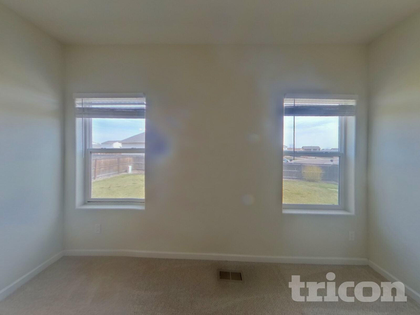 Building Photo - 6585 Kearsarge Dr