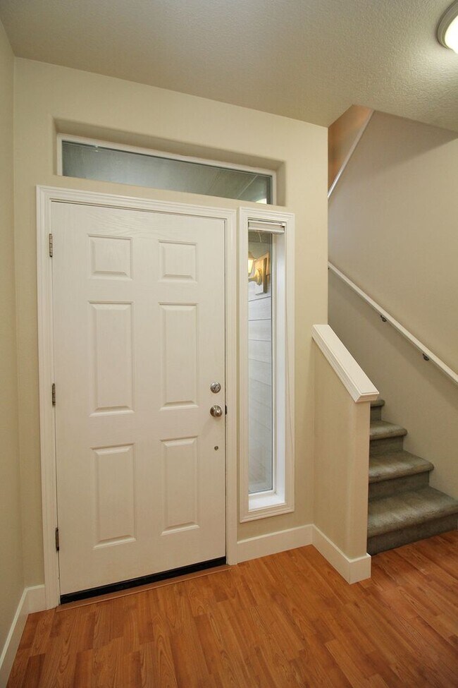 Building Photo - Spectacular Newer Construction Troutdale H...