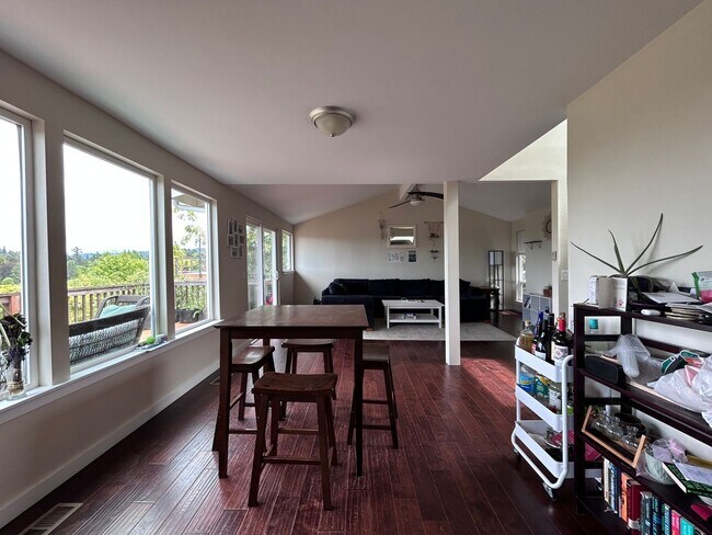 Building Photo - Large 4 Bedroom home with views of Bellingham Bay and Garage