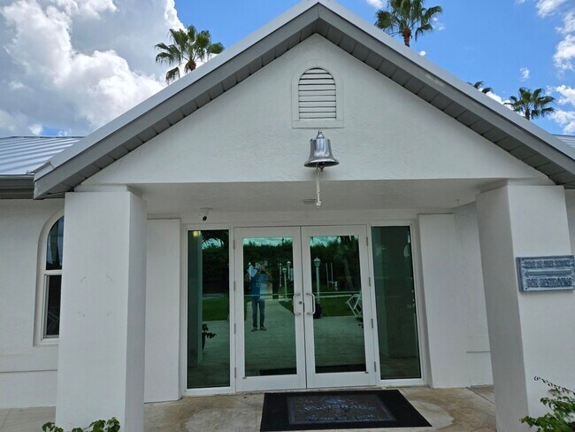 Building Photo - 2512 SE Anchorage Cove