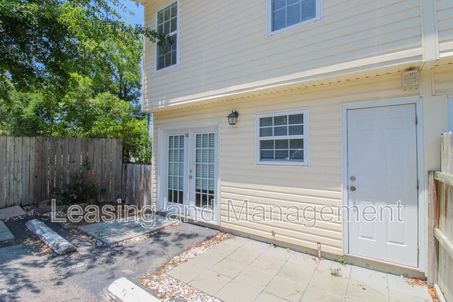 Building Photo - 1423 Ashley River Rd