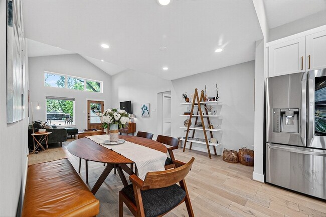Building Photo - 209 Woodard St