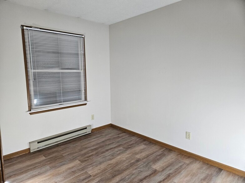 Building Photo - 610 N Wagner Ave