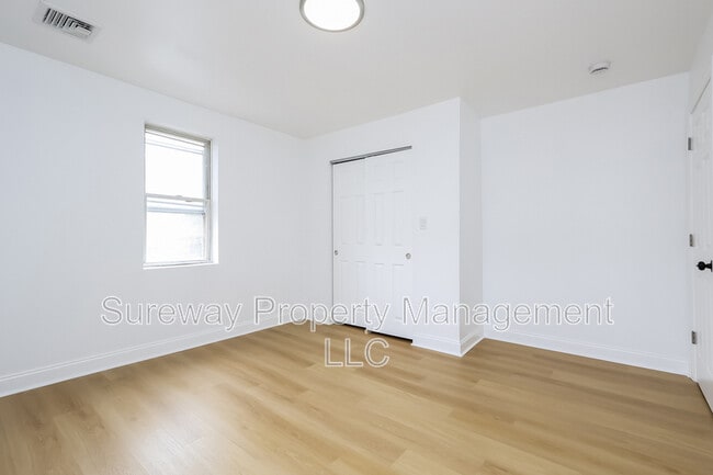 Building Photo - 300 Monroe Ave