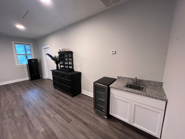 Living Room - 160 N Peace Haven Rd