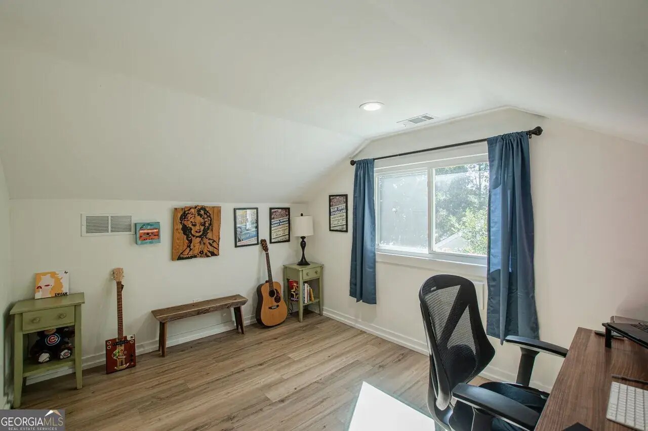 Building Photo - 2657 Blount St