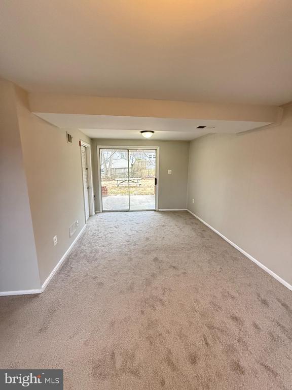 Building Photo - 5055 Lakeland Ct