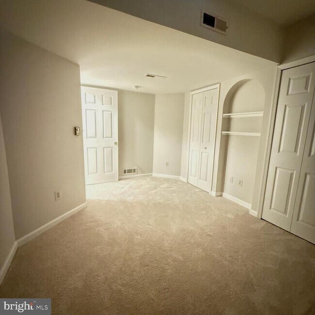 Building Photo - 8442 Springfield Oaks Dr