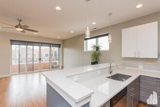 Building Photo - 2 bedroom in Chicago IL 60618