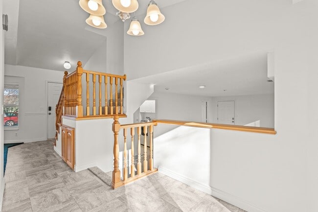 Building Photo - Spacious 4 Bedroom Home in Quiet Orem Neighborhood