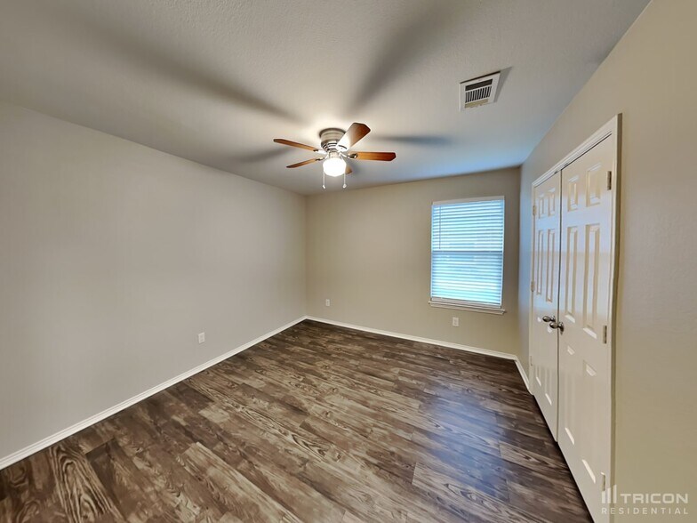 Building Photo - 9025 Puerto Vista Dr