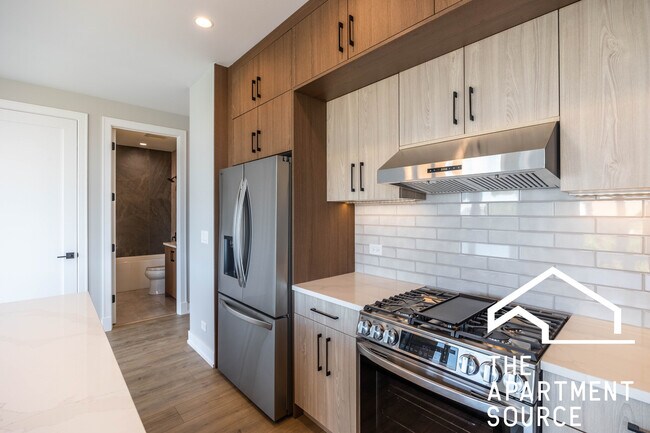 Building Photo - 2351 W Flournoy St