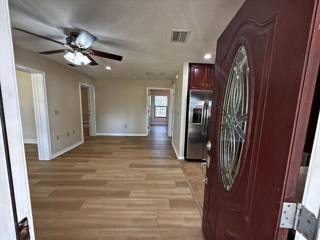 Building Photo - Stunning 2-bedroom, 2-bathroom home with large fenced in back yard.