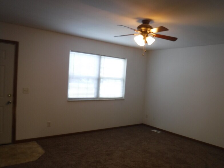 Building Photo - 5606 E Valley View Dr