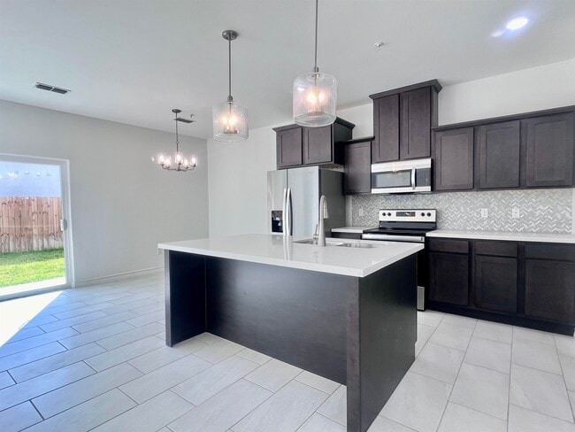 Building Photo - 9910 Bijan Dr