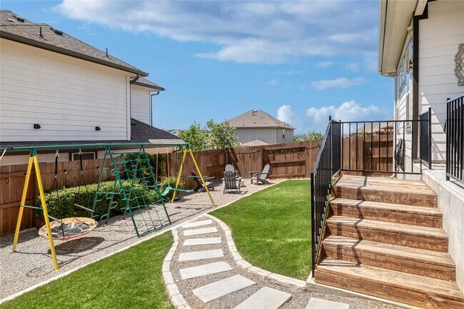 Building Photo - 505 Saturnia Dr