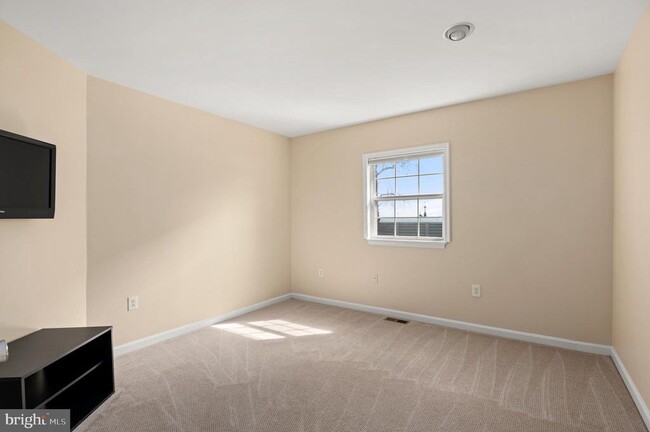 Building Photo - 3563 Narragansett Ave