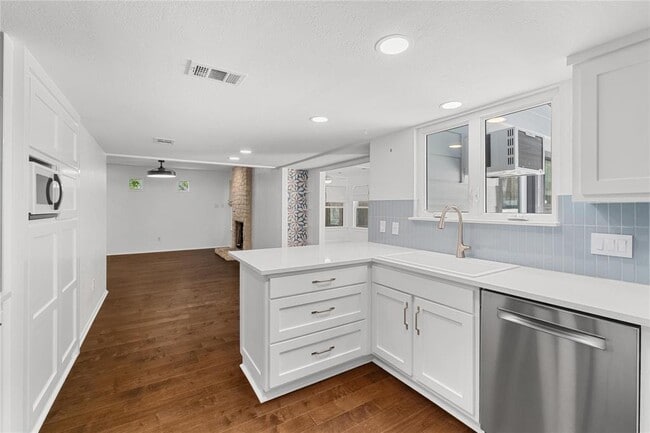 Building Photo - 7602 Banpass Ln