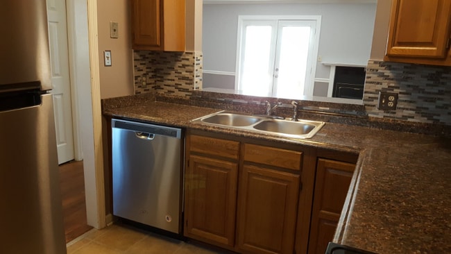 Building Photo - 483 Bramblewood Ln