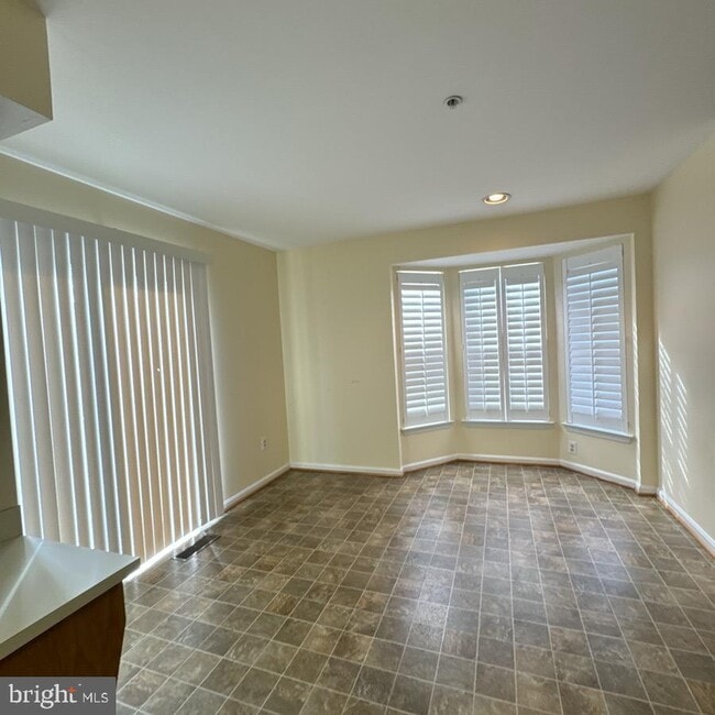 Building Photo - 6610 Buskin Ln