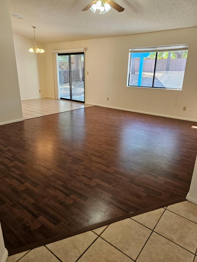 Building Photo - 4900 Loma Loop