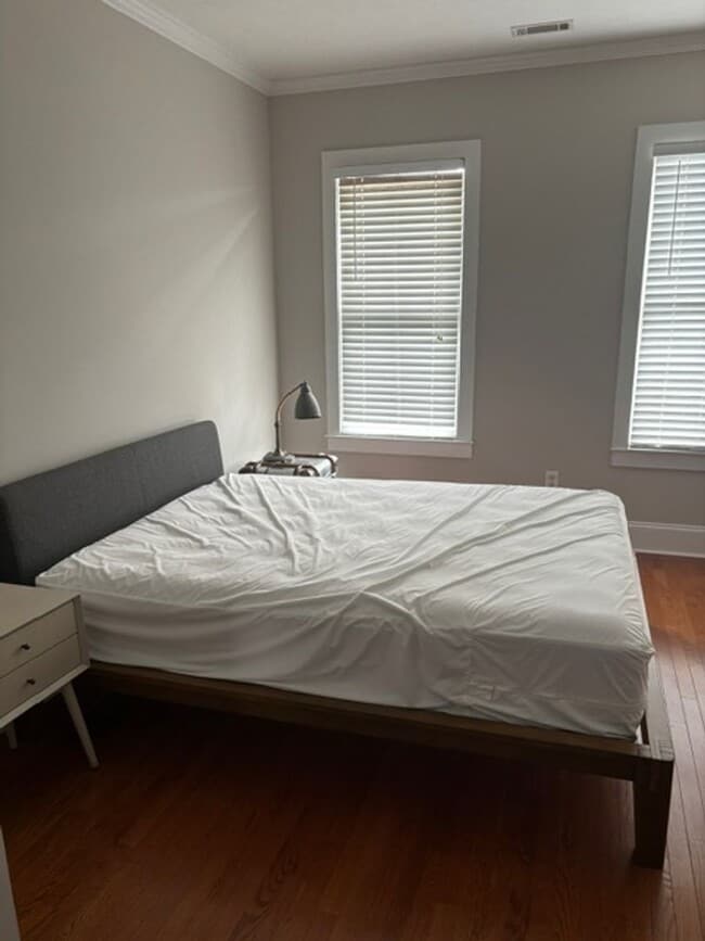 Building Photo - Available Now Fully Furnished Town Home in...