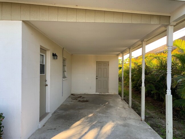 Building Photo - FIRST MONTHS RENT FREE - 3 Bedroom Home on...