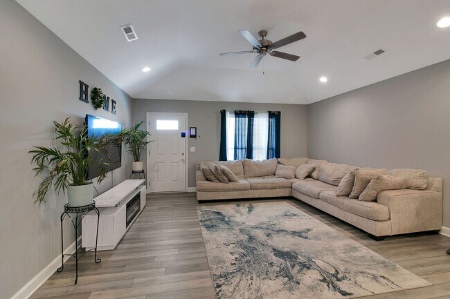 Building Photo - 110 War Admiral Ct