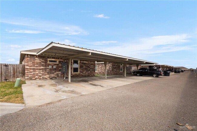 Building Photo - 12 E St