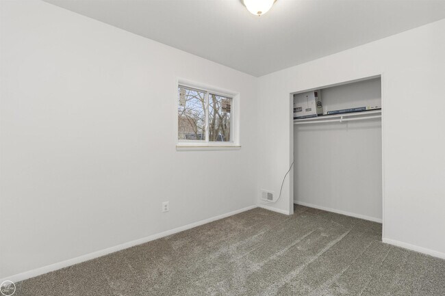 Building Photo - 946 Fairview Ave