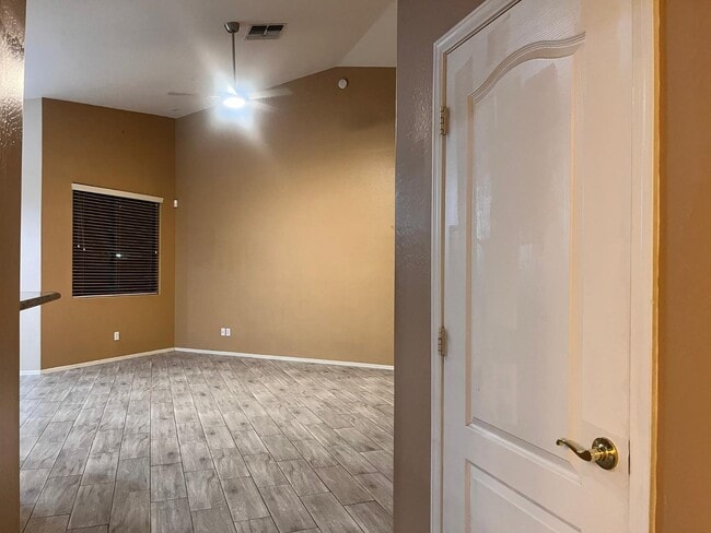 Building Photo - 3107 E Kingbird Pl