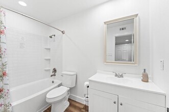 Building Photo - 17331 Red Oak Dr