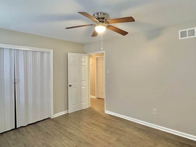 Building Photo - 141 N White Station Rd