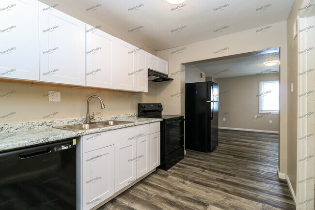 Building Photo - 26 Florval Dr