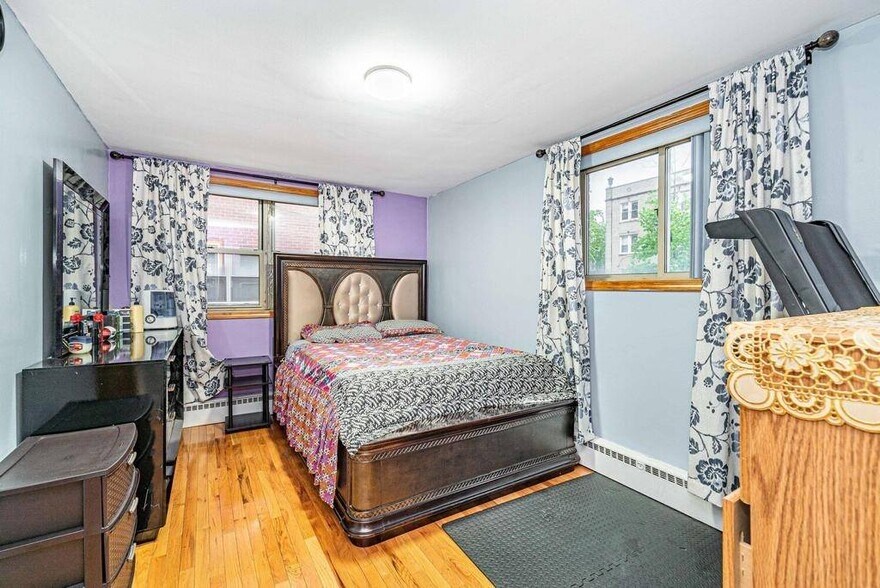 Building Photo - 2245 W Farwell Ave