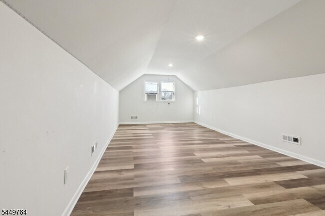 Building Photo - 287 Country Club Dr