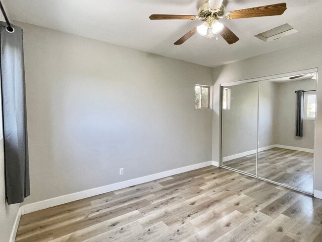 Building Photo - 2 Bedroom 1 Bath Room Fully Updated Single...