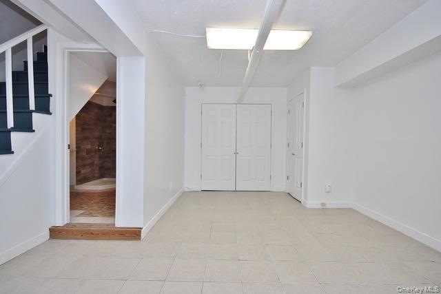 Building Photo - 16 Upland Ln