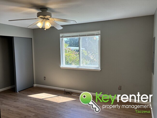 Building Photo - Gorgeous 3Bed/2Bath In the Heart of Tacoma!