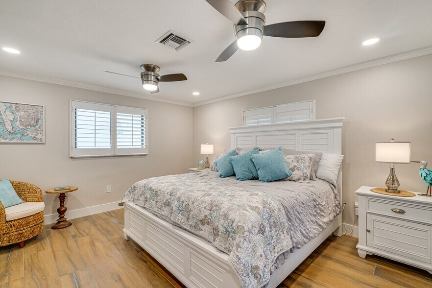 Building Photo - 11599 Island Ave