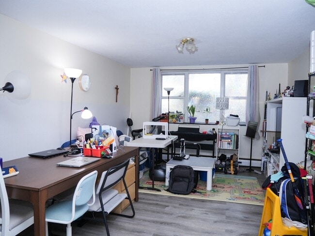 Building Photo - 217 Kent St